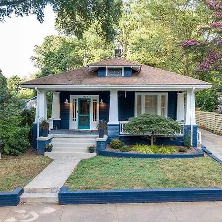 Elizabeth Bungalow, Fenced Yard, Fireplaces, Grill
